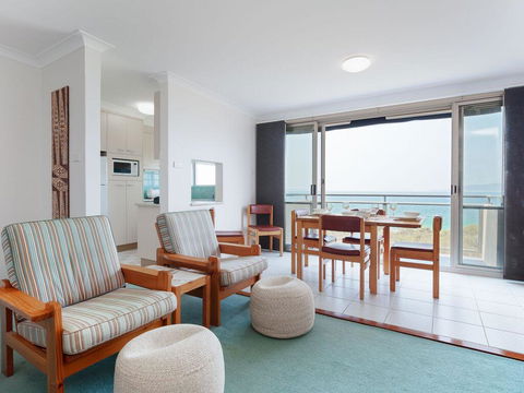 12 'Ocean Shores', 27 Weatherly Cl - Waterfront Unit With Sensational Water Views, WIFI & Air Conditioning - Accommodation Burleigh 3