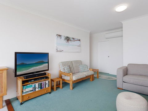 12 'Ocean Shores', 27 Weatherly Cl - Waterfront Unit With Sensational Water Views, WIFI & Air Conditioning - Accommodation Burleigh 2