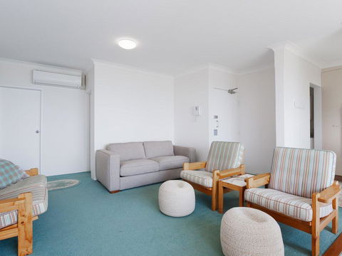 12 'Ocean Shores', 27 Weatherly Cl - Waterfront Unit With Sensational Water Views, WIFI & Air Conditioning - Accommodation Burleigh 1