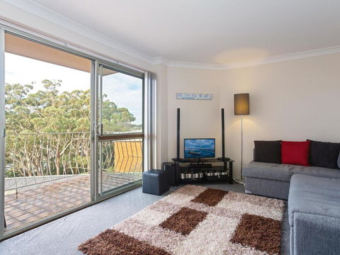 12 'Thurlow Lodge', 6 Thurlow Avenue - Water Views, Pool And Central Location - Accommodation Burleigh 1