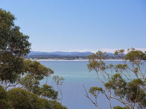12 'Thurlow Lodge', 6 Thurlow Avenue - Water Views, Pool And Central Location - Accommodation Burleigh 0