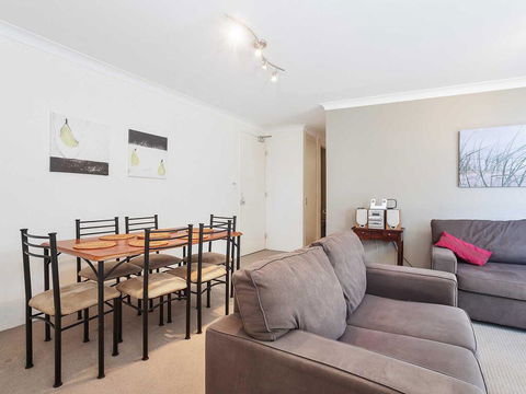 14 'Mistral Court' 17 Mistral Close - Across The Road From The Beach - Accommodation Burleigh 2