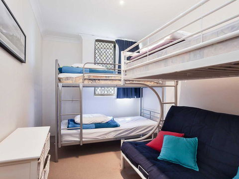 14 'Mistral Court' 17 Mistral Close - Across The Road From The Beach - Accommodation Burleigh 3