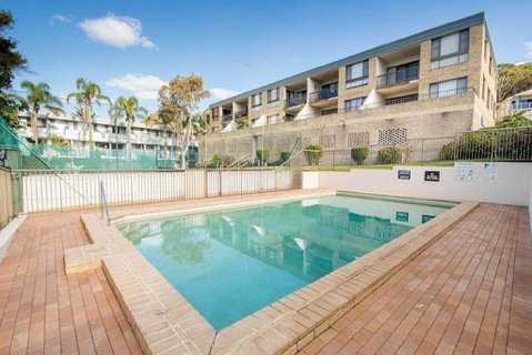 14 'THE DUNES', 38 MARINE DR - LARGE UNIT WITH POOL, TENNIS COURT AND DIRECTLY ACROSS FROM FINGAL - Accommodation Burleigh 3