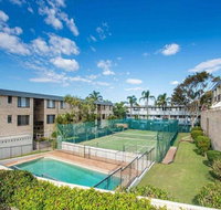14 'THE DUNES' 38 MARINE DR - LARGE UNIT WITH POOL TENNIS COURT AND DIRECTLY ACROSS FROM FINGAL - Accommodation Burleigh