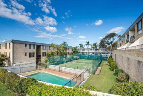 14 'THE DUNES', 38 MARINE DR - LARGE UNIT WITH POOL, TENNIS COURT AND DIRECTLY ACROSS FROM FINGAL - Accommodation Burleigh 0