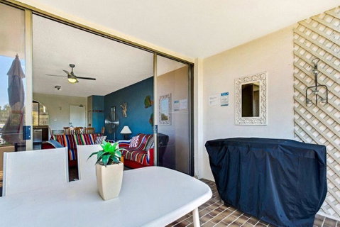 14 'THE DUNES', 38 MARINE DR - LARGE UNIT WITH POOL, TENNIS COURT AND DIRECTLY ACROSS FROM FINGAL - Accommodation Burleigh 1