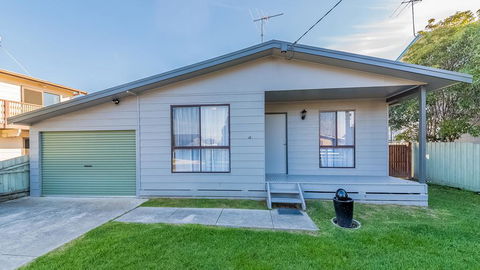 14 Lansell Road, Cowes - Accommodation Burleigh 3