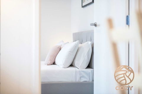143, Summer Time Freshment In Melbourne Village - Accommodation Burleigh 2