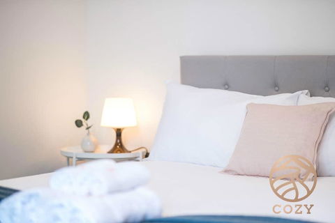 143, Summer Time Freshment In Melbourne Village - Accommodation Burleigh 3
