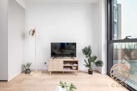 143, Summer Time Freshment In Melbourne Village - Accommodation Burleigh 0