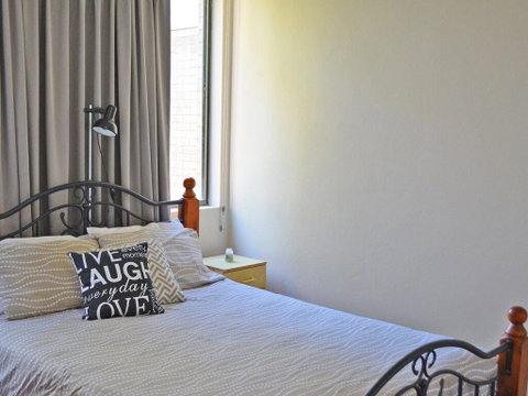 15 'Harbourside' 3-7 Soldiers Point Road - Right On The Waterfront - Accommodation Burleigh 2