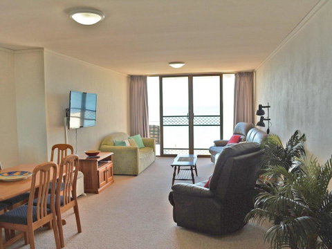 15 'Harbourside' 3-7 Soldiers Point Road - Right On The Waterfront - Accommodation Burleigh 1