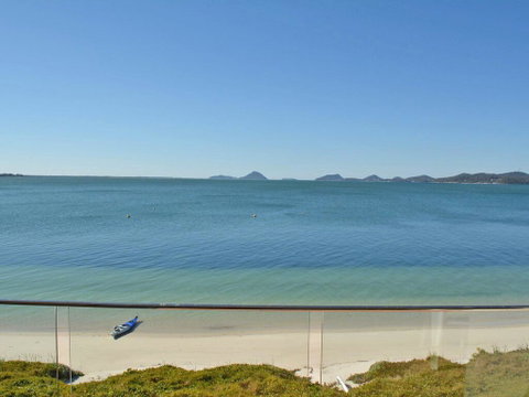 15 'Harbourside' 3-7 Soldiers Point Road - Right On The Waterfront - Accommodation Burleigh 0