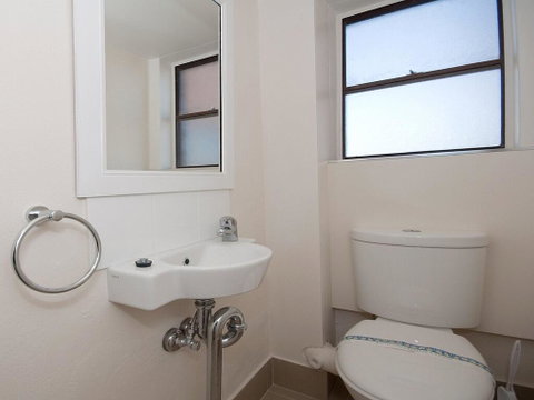 15 'Intrepid', 3 Intrepid Close - Right On The Beachfront - Accommodation Burleigh 2