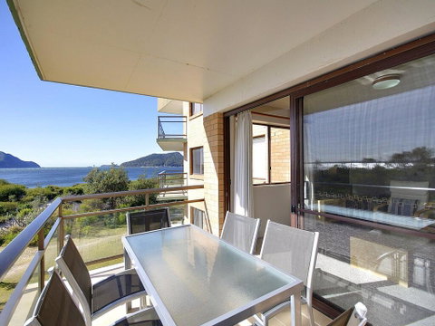 15 'Intrepid', 3 Intrepid Close - Right On The Beachfront - Accommodation Burleigh 0