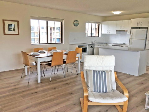 15 'Intrepid', 3 Intrepid Close - Right On The Beachfront - Accommodation Burleigh 3