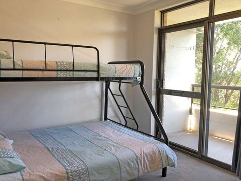 15 'The Commodore' 9-11 Donald Street - Great Unit Only A Short Walk To CBD - Accommodation Burleigh 1