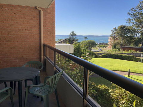 15 'The Commodore' 9-11 Donald Street - Great Unit Only A Short Walk To CBD - Accommodation Burleigh 2