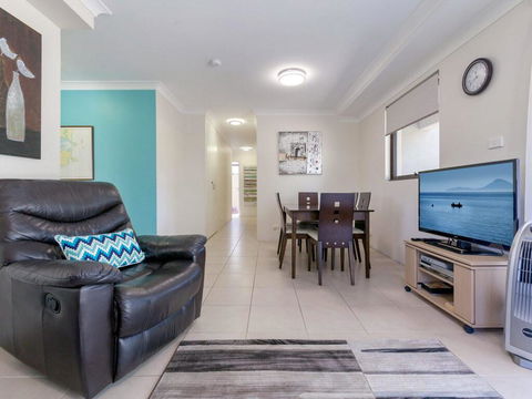 16 'Carindale' 19-23 Dowling St - Ground Floor, Foxtel, Pool And Tennis Court - Accommodation Burleigh 3