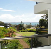 17 'The Commodore' 9-11 Donald Street - pleasant unit with open plan living - Accommodation Burleigh