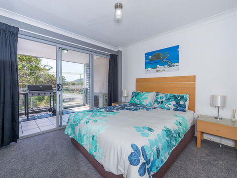18 'Shoal Bay Beach Apartments' - Fantastic Air Conditioned Unit With A Pool & Lift - Accommodation Burleigh 2