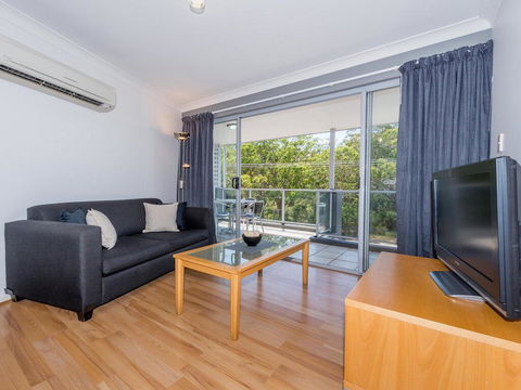 18 'Shoal Bay Beach Apartments' - Fantastic Air Conditioned Unit With A Pool & Lift - Accommodation Burleigh 3