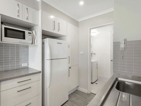 19 'Bay Parklands', 2 Gowrie Avenue - Ground Floor Renovated Unit With Water Views & WIFI - Accommodation Burleigh 2