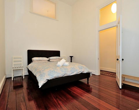 1904 - Central Historic 1 Bedroom Apartment - Accommodation Burleigh 1