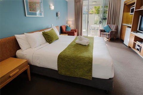 1BR Coolum Beach , Roof Terrace, Spa, Tennis, Pool - Accommodation Burleigh 3