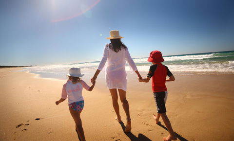 1BR Coolum Beach , Roof Terrace, Spa, Tennis, Pool - Accommodation Burleigh 2