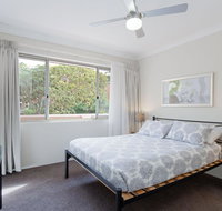 2 'Bronte Court' 17 Magnus Street - air con complex pool and centrally located - Accommodation Burleigh