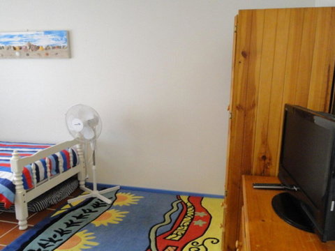 2 'Copacabana', 61 Sandy Point Road - Cute Unit With Water Views From The Balcony - Accommodation Burleigh 2