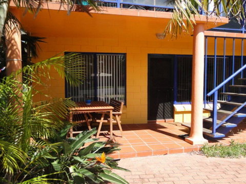 2 'Copacabana', 61 Sandy Point Road - Cute Unit With Water Views From The Balcony - Accommodation Burleigh 1