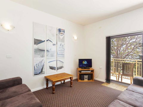 2 'Fiddlers Green' 62 Magnus Street - Ground Floor Unit Walking Distance To Nelson Bay - Accommodation Burleigh 3