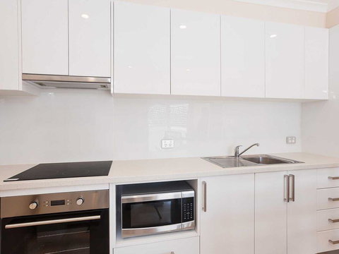 2 'Hibiscus Court' 9 Government Road - Fantastic Air Conditioned 3 Bedroom Unit - Accommodation Burleigh 2