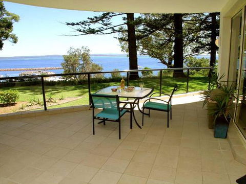2 'Magnus Pines' 52-56 Magnus Street - Stunning Unit With Aircon, Water Views & Foxtel - Accommodation Burleigh 3