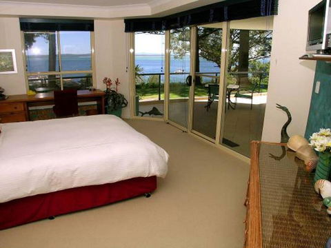 2 'Magnus Pines' 52-56 Magnus Street - Stunning Unit With Aircon, Water Views & Foxtel - Accommodation Burleigh 1
