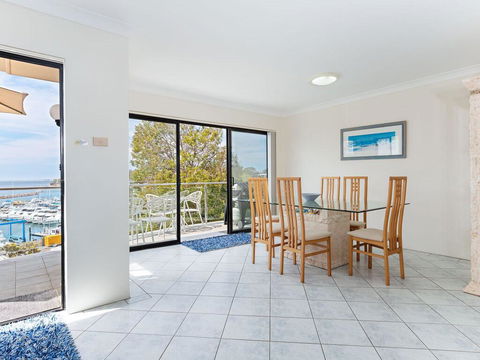 2 'Paradiso', 4 Laman Street - Beautiful Unit With Stunning Water Views & Pool - Accommodation Burleigh 2