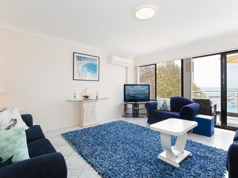 2 'Paradiso', 4 Laman Street - Beautiful Unit With Stunning Water Views & Pool - Accommodation Burleigh 3