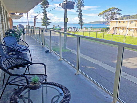 2 'Shoal Court', 7 Lillian Street - Fabulous Location With Water Views - Accommodation Burleigh 0
