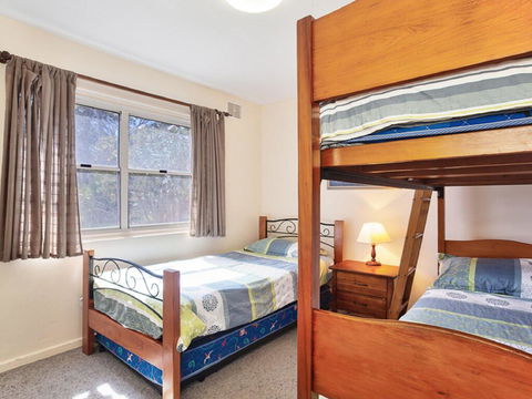 2 'Sunnie Belle' 3 Victoria Parade- Water Views Over Nelson Bay Foreshore - Accommodation Burleigh 3