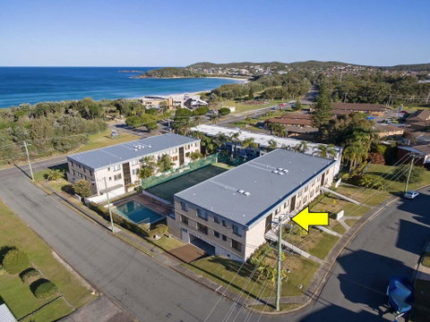 2 'The Dunes', 38 Marine Drive - Pool, Tennis Court And So Close To The Beach - Accommodation Burleigh 0