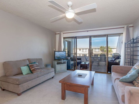 2 'The Dunes', 38 Marine Drive - Pool, Tennis Court And So Close To The Beach - Accommodation Burleigh 2