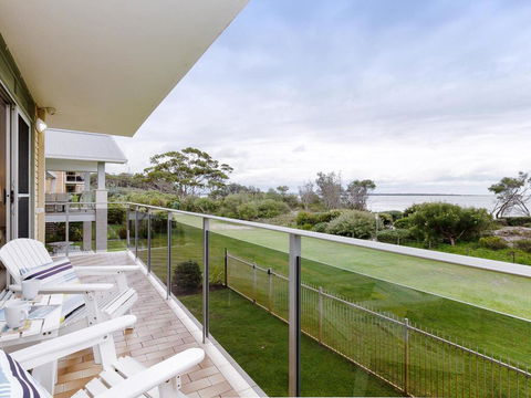 2 'The Helm' 22 Voyager Cl - Stunning Waterfront Unit With Air Conditioning - Accommodation Burleigh 0