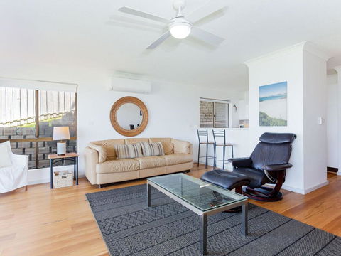 2 'The Pelicans' 53 Soldiers Point Road - Ground Floor Unit On The Waterfront - Accommodation Burleigh 1
