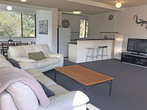 2 'Villa Ellisa', 8-10 Columbia Cl - Beautiful Water Views & Directly Across To Little Beach - Accommodation Burleigh 1