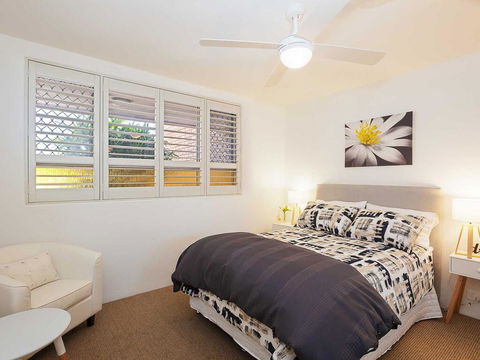2 'Westpoint', 2 Thurlow Avenue - Ground Floor, Linen Supplied, Views - Accommodation Burleigh 3