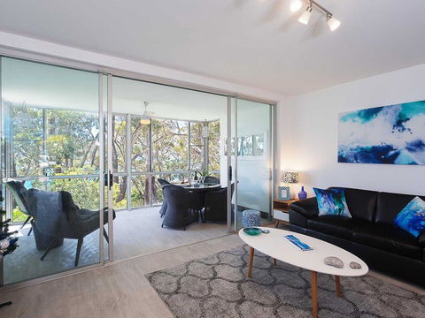 2 'Westpoint', 2 Thurlow Avenue - Ground Floor, Linen Supplied, Views - Accommodation Burleigh 1