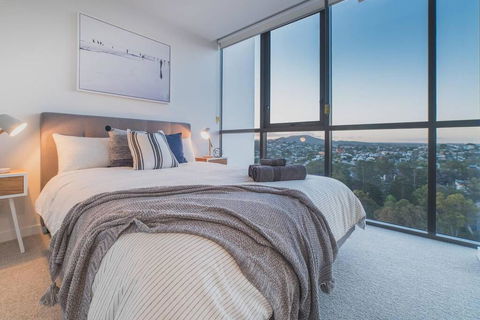 2 Bed Brisbane Resort Apartment - Accommodation Burleigh 3
